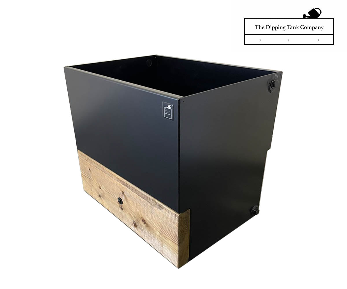 small dipping tank - front right corner